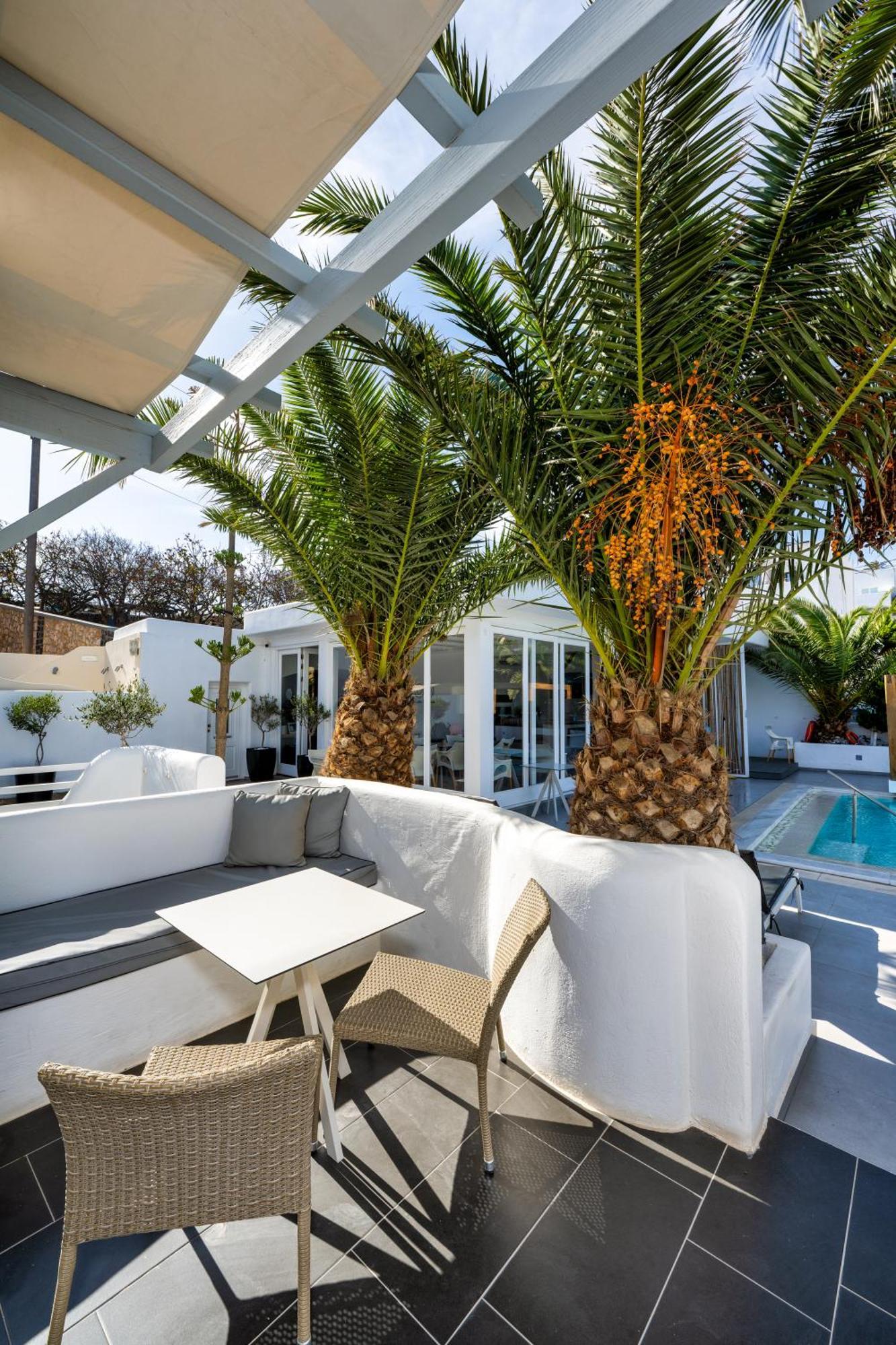 Callia Retreat Suites - Adults Only Fira  Eksteriør billede