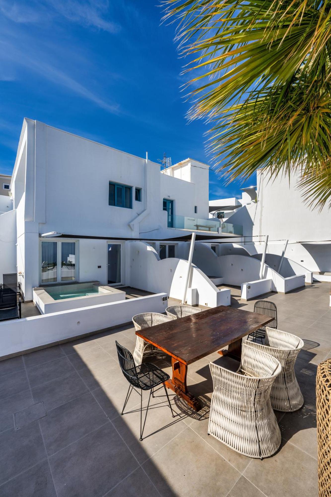 Callia Retreat Suites - Adults Only Fira  Eksteriør billede